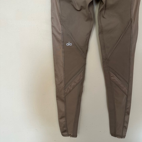 Alo Yoga High Waisted Leggings Epic in Gravel! - Picture 8 of 10